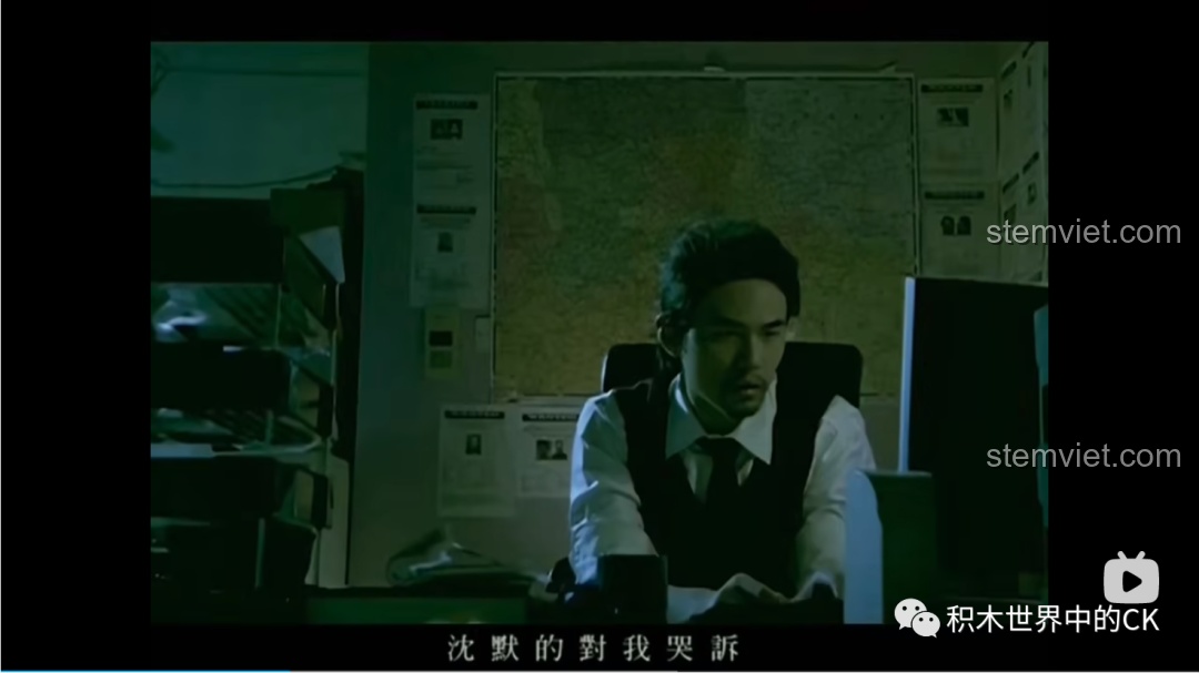 So sánh bối cảnh lắp ráp Chương Thứ Bảy Của Đêm với cảnh trong MV gốc.