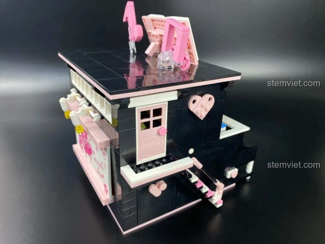 So sánh mô hình đàn piano Keeppley DZ0155 phiên bản màu hồng và màu đen.