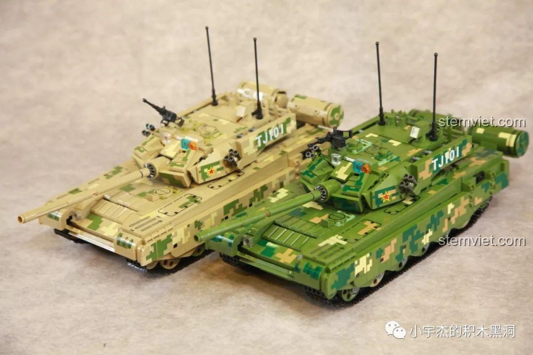 So sánh hai phiên bản Xe tăng Type 99A Panlos Brick: rằn ri xanh và rằn ri sa mạc.