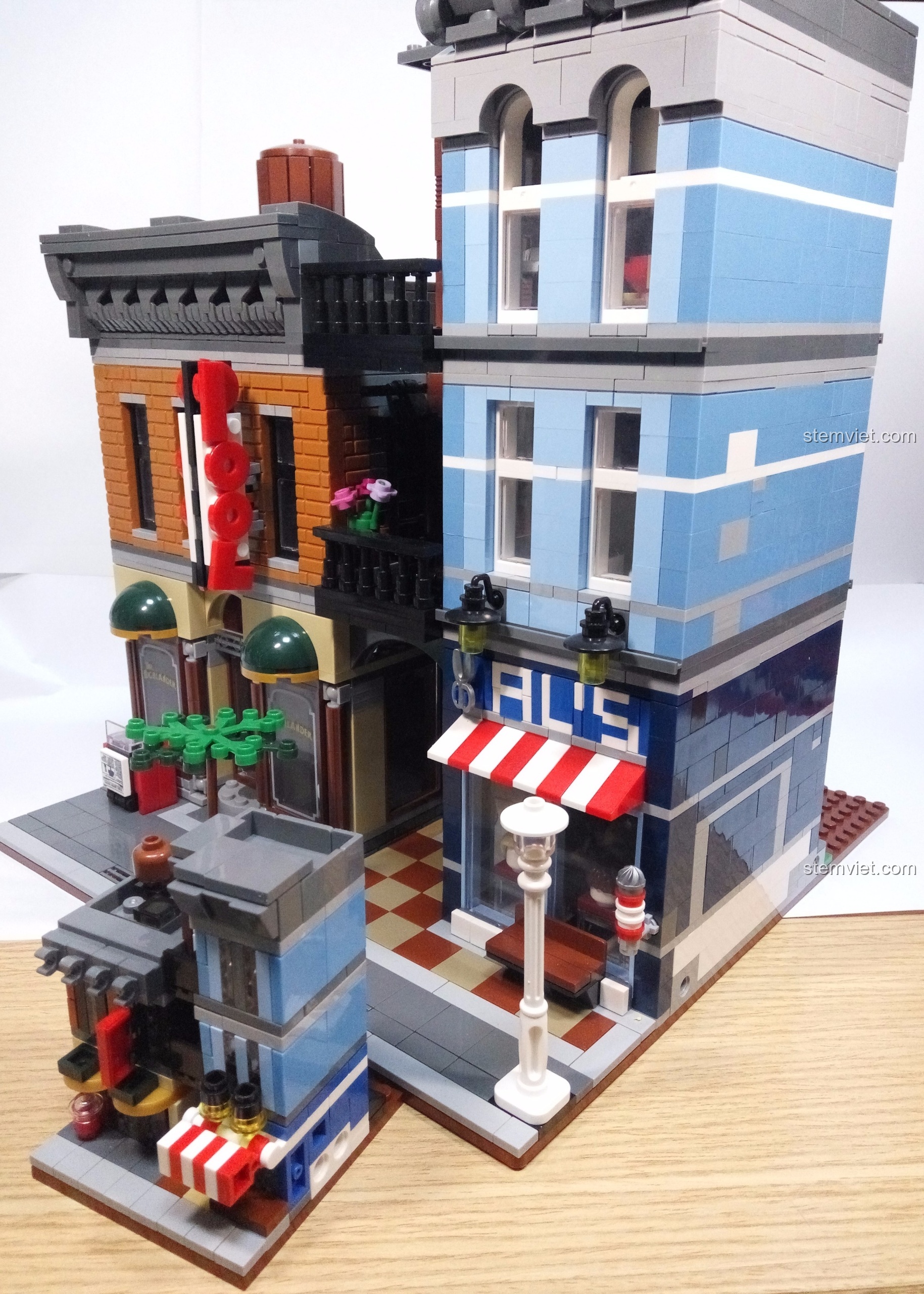 So sánh kích thước giữa mô hình Jisi 1115 mini và phiên bản lớn. Review Jisi 1115 Mô hình Văn phòng Thám tử.