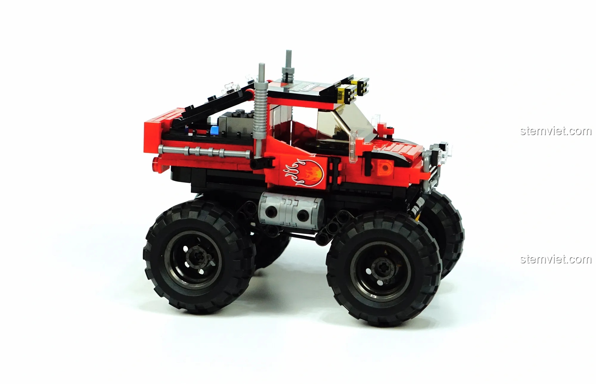 So sánh kích thước của bộ lắp ráp Xe bán tải hầm hố Xingbao với một lon nước ngọt.