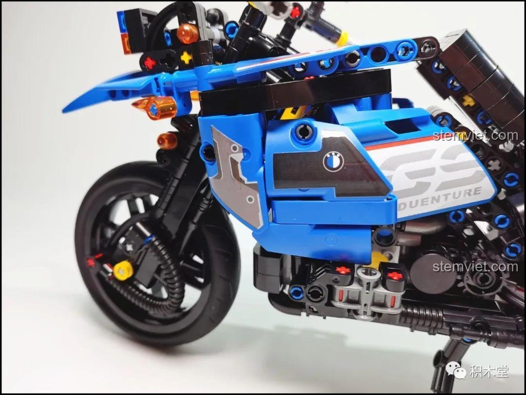 Bộ sưu tập các mô hình mô tô lắp ráp của Leier, bao gồm Leier 50008 Mô tô BMW R1200GS Rallye và các mẫu khác.