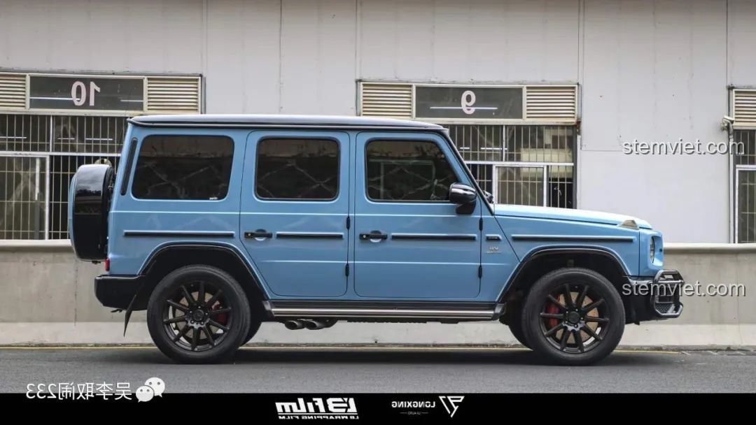 So sánh mô hình lắp ráp Forange FC9119 với xe Mercedes G-Wagon thật, cho thấy độ tương đồng cao.