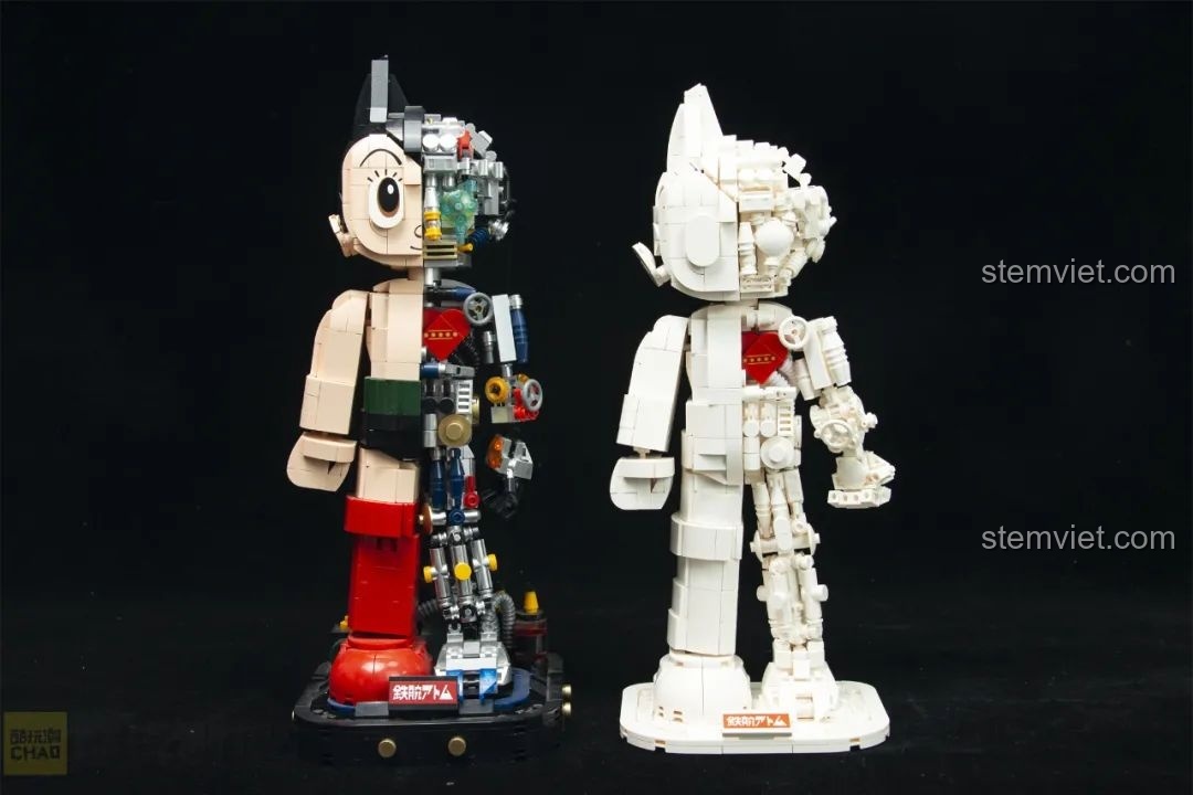 So sánh giữa hai phiên bản: Pantasy 86206 Astro Boy Artist (trắng) và 86203 (màu).