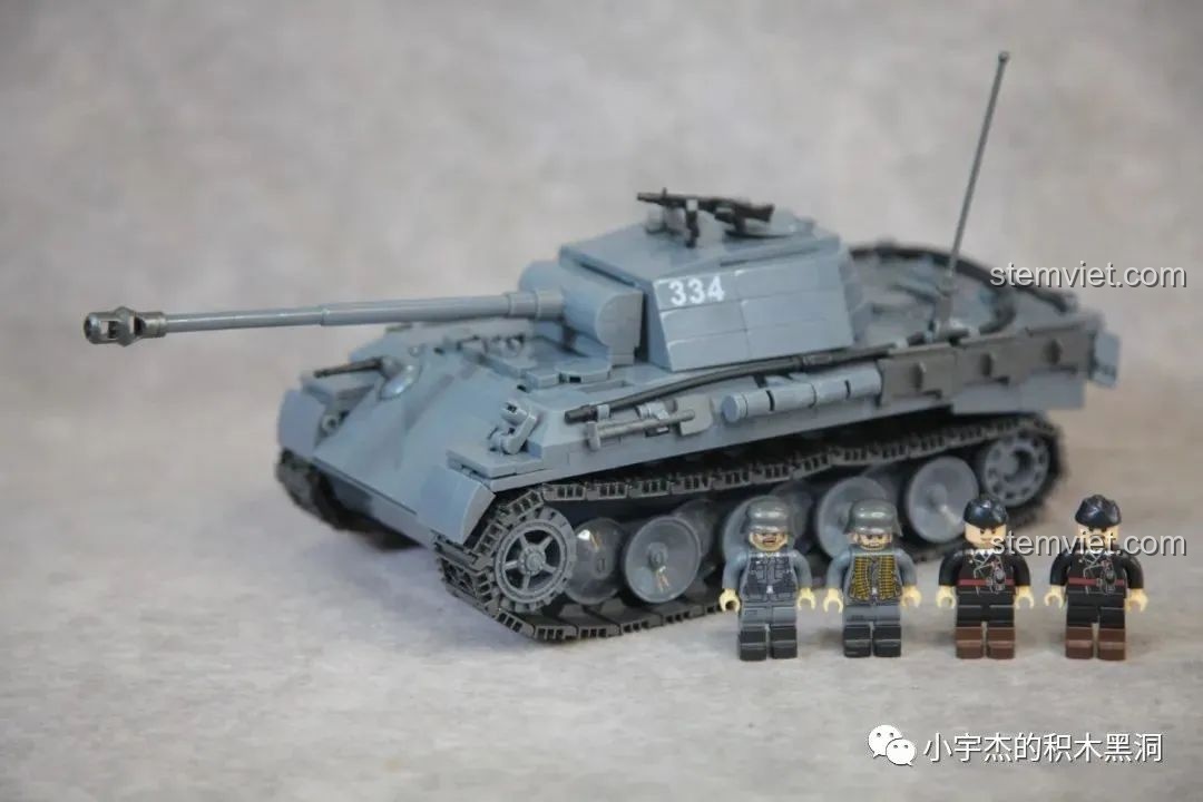 Góc nhìn từ trên xuống so sánh hai phiên bản xe tăng IS-2, cho thấy sự nâng cấp rõ rệt.