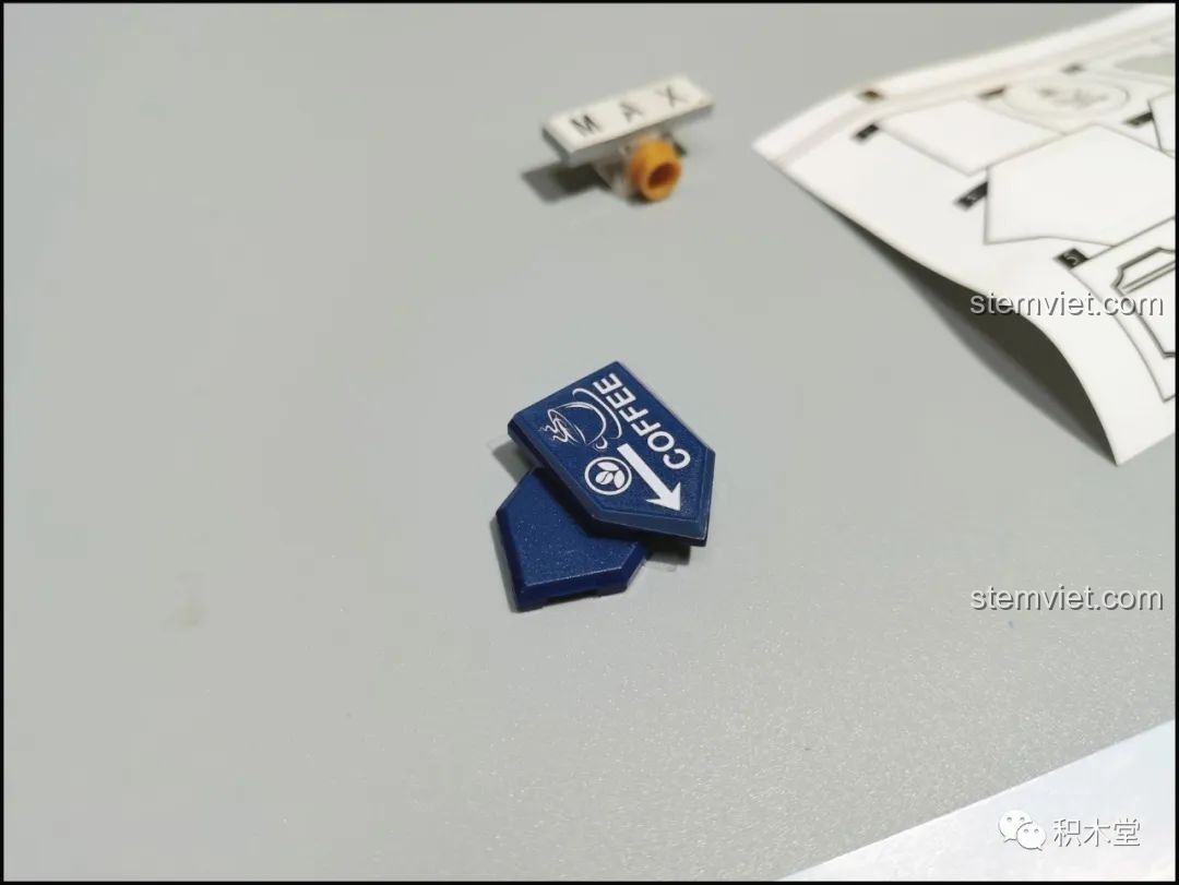 Sticker biển chỉ dẫn COFFEE, cần phải cắt tỉa một chút để vừa vặn với mảnh ghép.