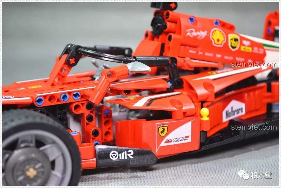 Cận cảnh sticker nhà tài trợ trên thân xe đua F1 Ferrari 701000 xịn giá rẻ.