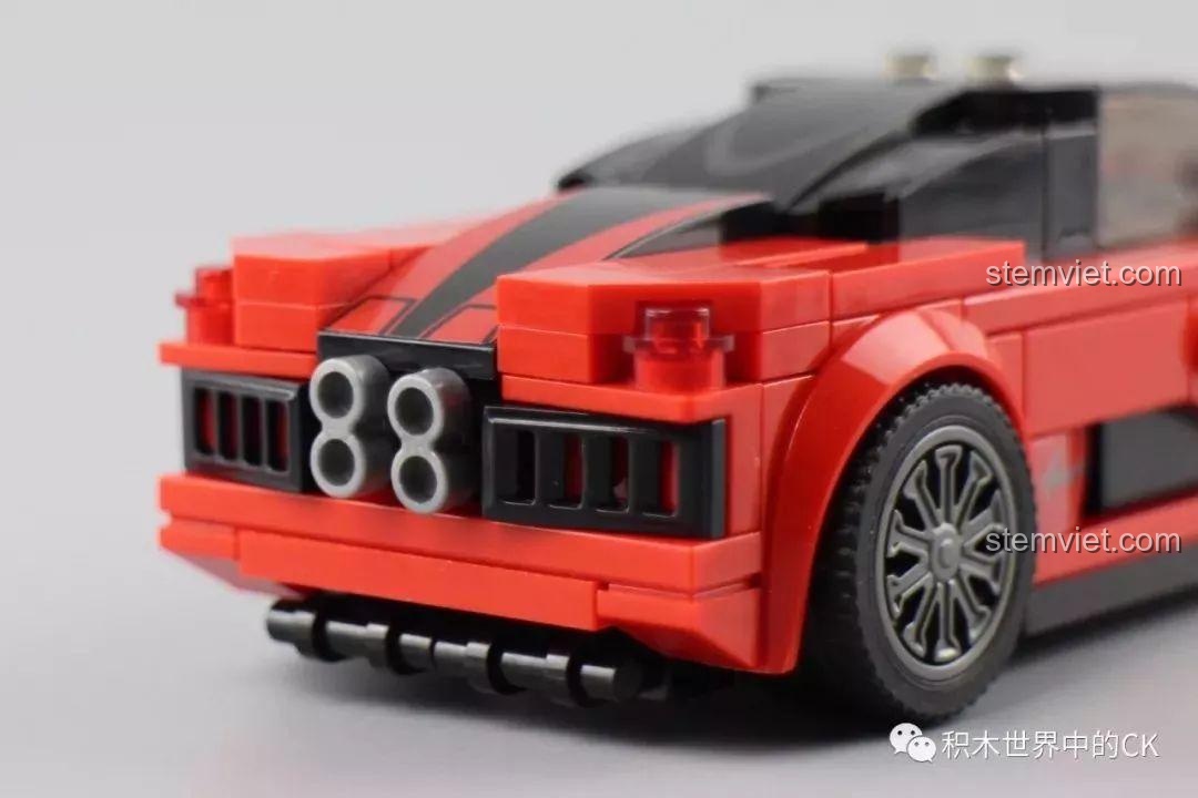 Chi tiết ống xả và đèn hậu trên đuôi xe Hennessey Sembo 607028, được thể hiện bằng sticker.