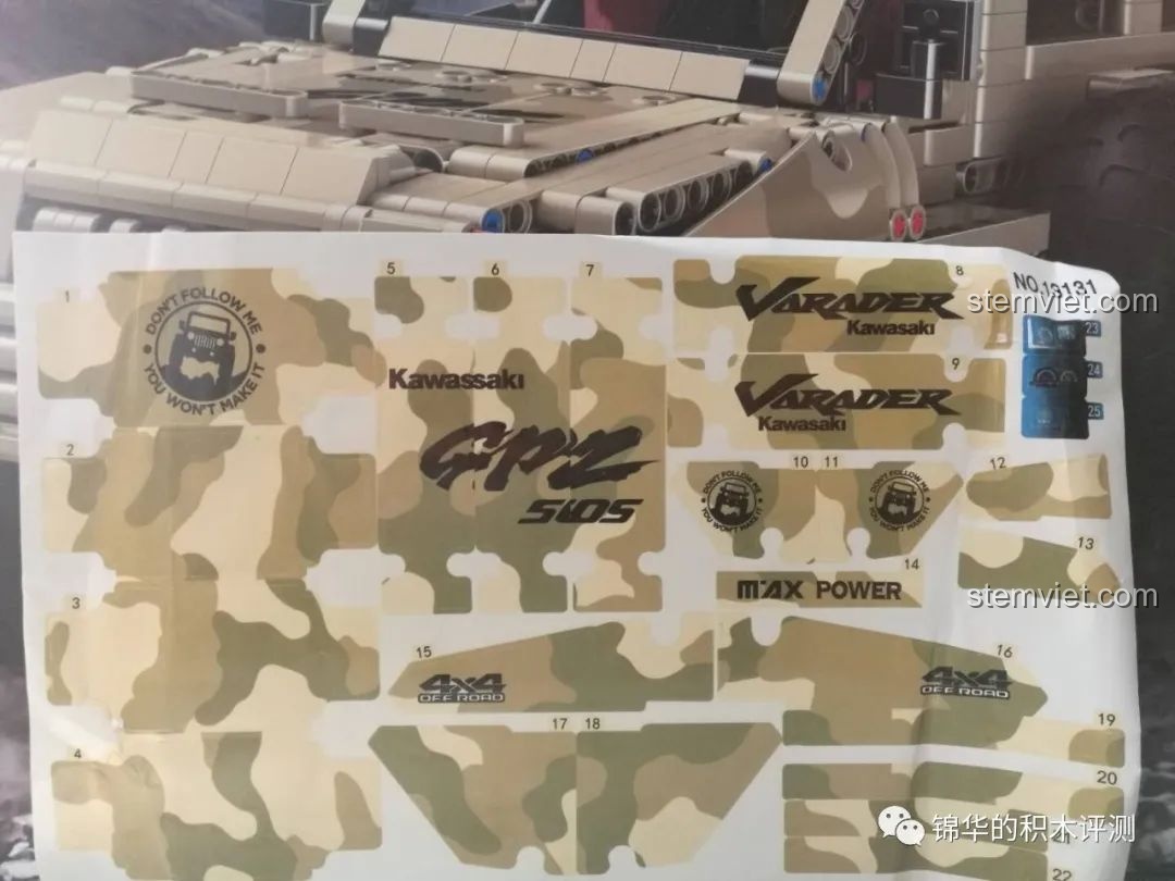 Tấm sticker decal họa tiết rằn ri đi kèm trong bộ lắp ráp Quái thú bọc thép Marauder cho bé trai 16+.