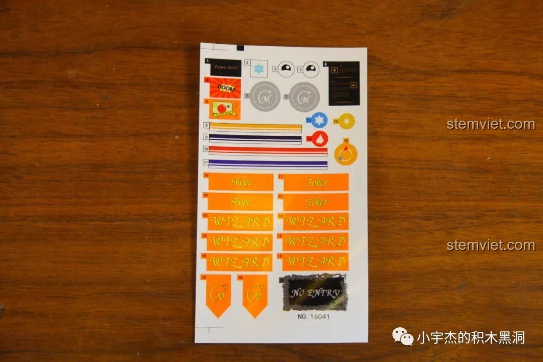 Tờ sticker đi kèm trong bộ lắp ráp Cửa hàng phép thuật ở Hẻm Xéo 16041.