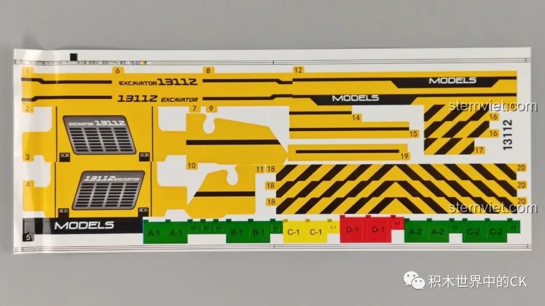 Tấm sticker đi kèm bộ lắp ráp Máy xúc cơ khí Link Belt 250 X 3 13112 với các chi tiết trang trí và logo.