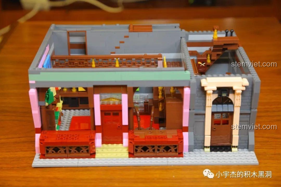 Sự cố thiếu 4 mảnh ghép 1x16 màu xám đậm trong bộ Mould King 16039 và được thay thế bằng màu xám nhạt.