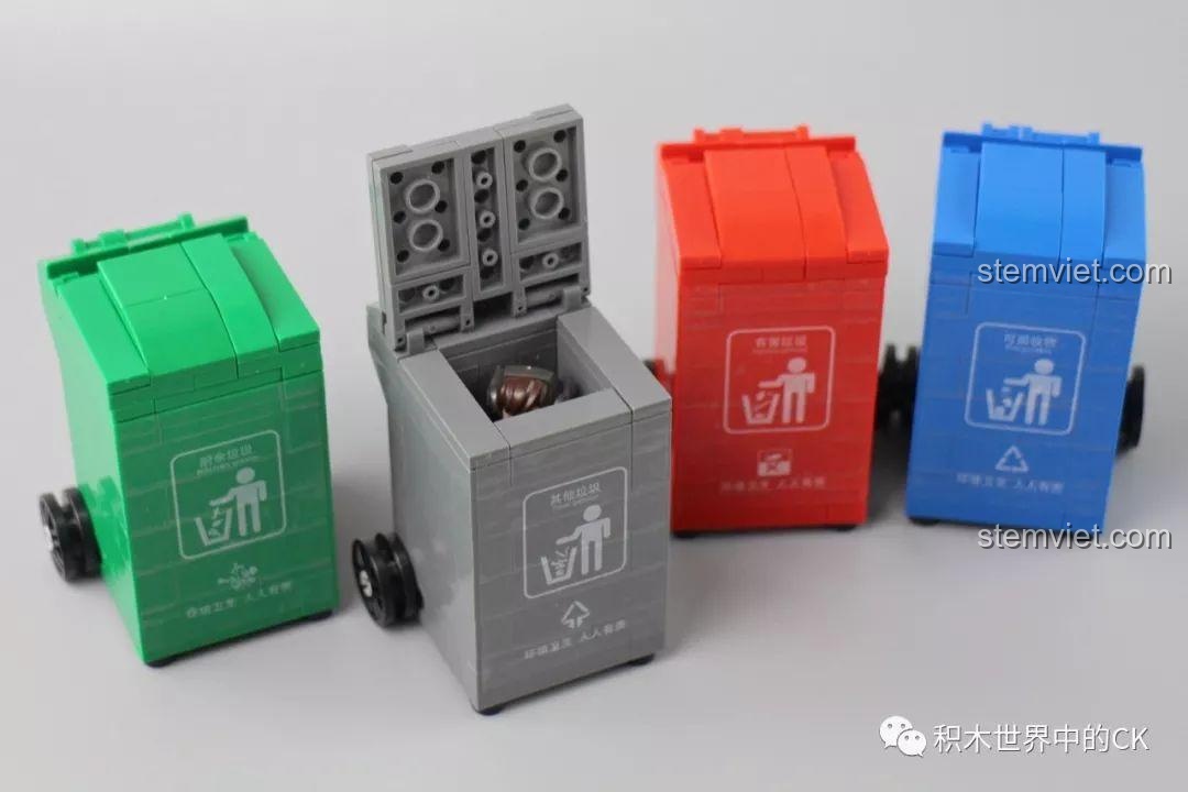 Minifigure có thể được giấu bên trong thùng rác của bộ đồ chơi xếp hình SX, một cách chơi sáng tạo.