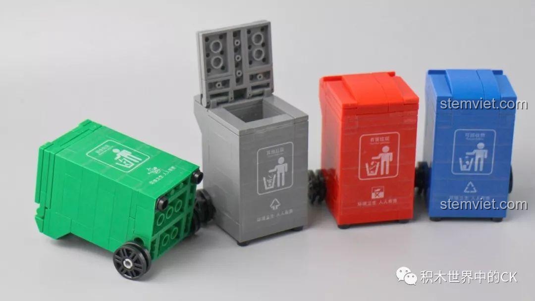 Một thùng rác mini màu xám đang mở nắp, thuộc bộ lắp ghép Thùng rác phân loại SX 4026.