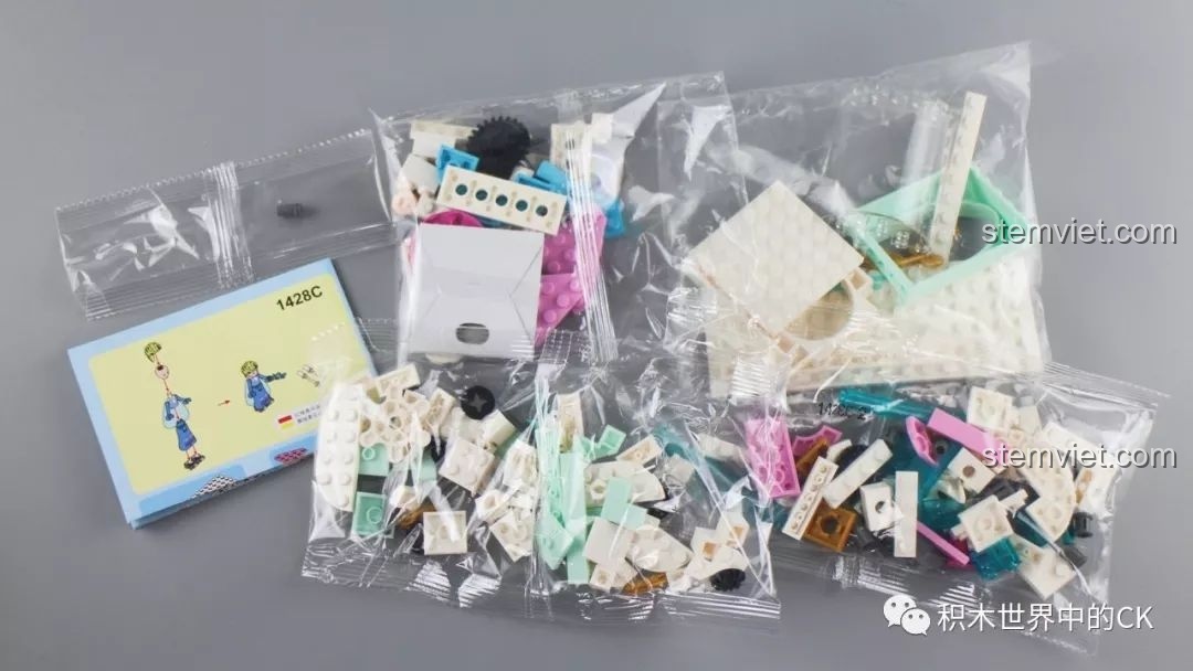 Các túi mảnh ghép và sách hướng dẫn cho Phần C của bộ lắp ghép SY1428 Lâu đài Băng giá Công chúa tuyết SY1428, chuẩn bị cho phần cung điện Elsa.