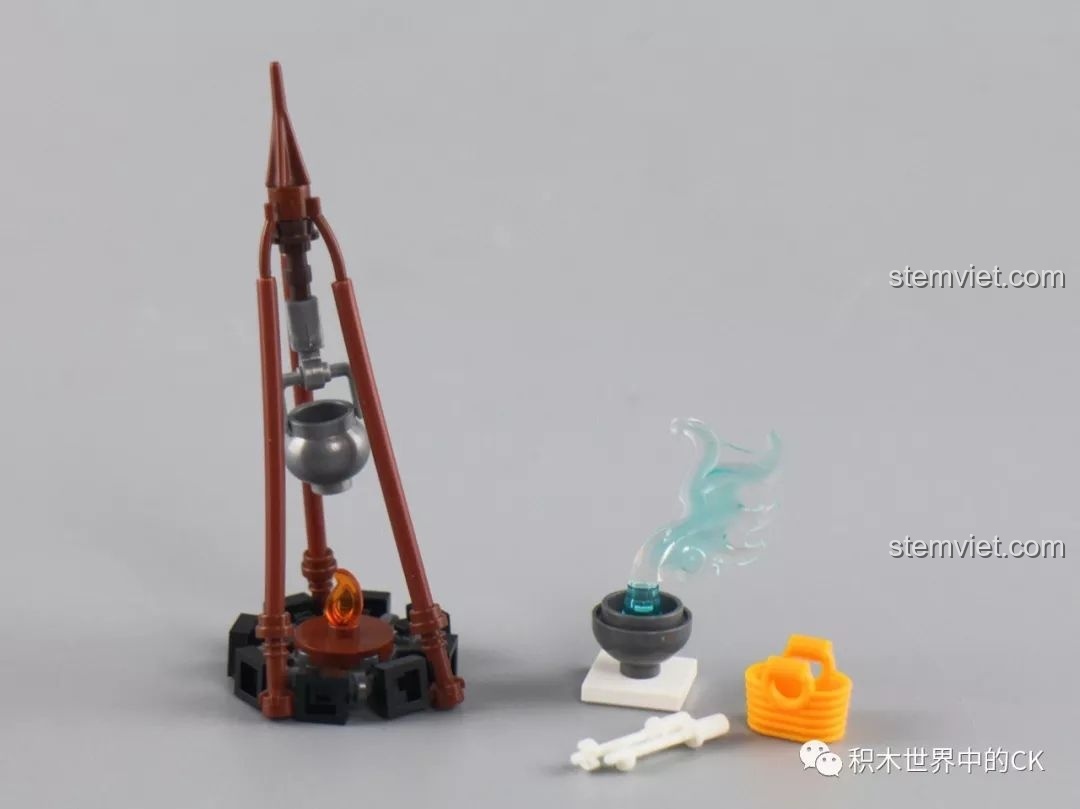 Chi tiết bếp lửa và nồi nấu ăn từ bộ lắp ghép SY1428 Lâu đài Băng giá, thể hiện sự tinh xảo trong các phụ kiện nhỏ.