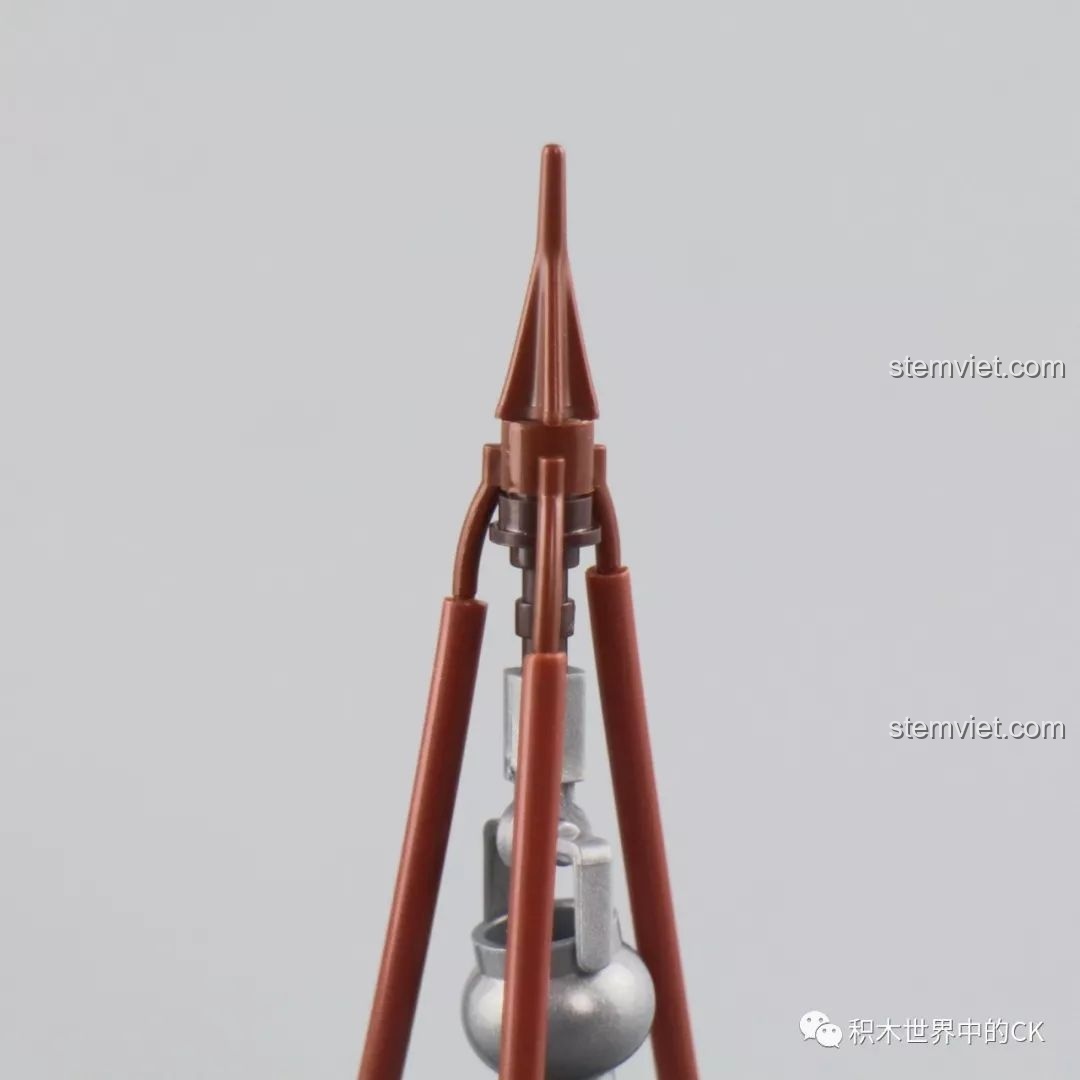 Góc nhìn từ trên xuống của bếp lửa trong bộ lắp ghép SY1428 Lâu đài Băng giá, cho thấy các chi tiết được lắp ghép chắc chắn.