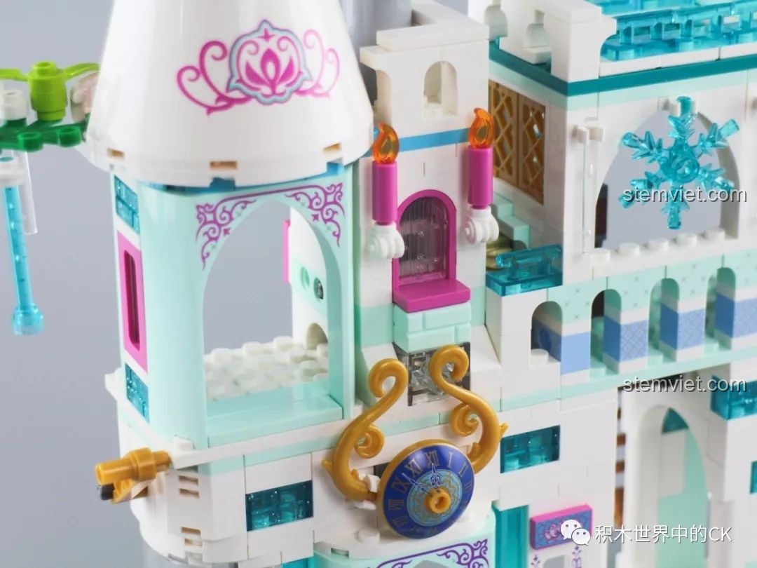 Toàn cảnh bộ lắp ghép SY1428 Lâu đài Băng giá Công chúa Băng tuyết SY1428 với tất cả các nhân vật Elsa, Anna, Mattias, Olaf, tạo nên một khung cảnh sống động.