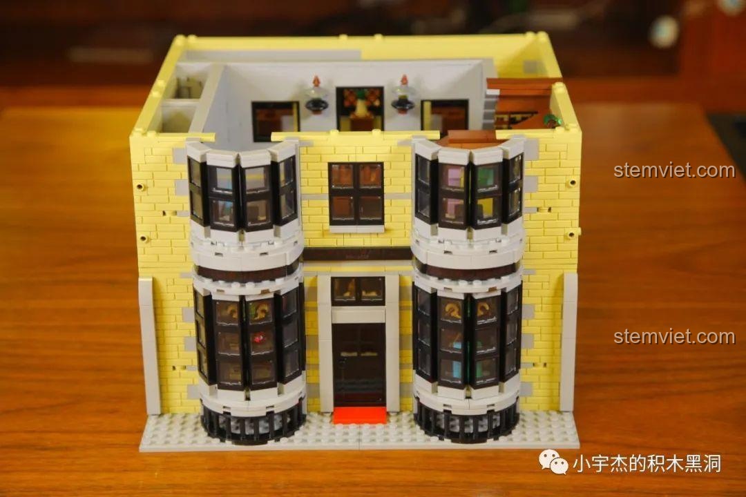 Tầng 2 của Cửa hàng Đũa phép Ollivanders 16038 sau khi hoàn thiện.