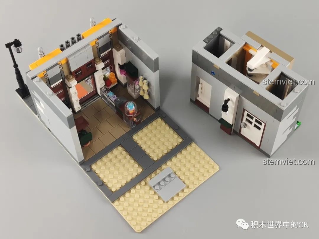 Tầng một của mô hình Leier 10003 được mở ra, cho thấy thiết kế thông minh giúp dễ dàng tiếp cận nội thất bên trong.