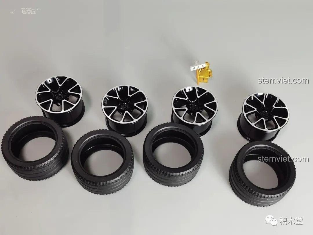 Hai hộp bên trong của bộ lắp ráp Mô hình xe Hồng Kỳ S9 Tegao, với hình vẽ phác thảo của xe.