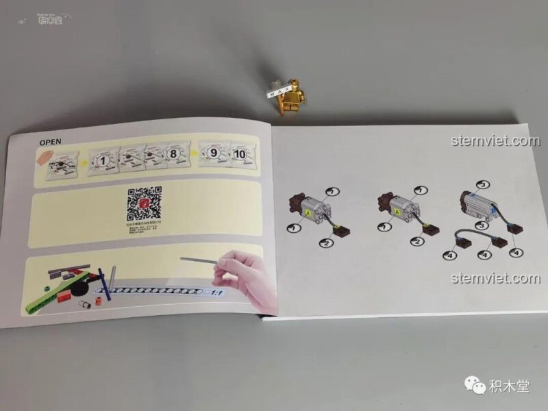 Túi chứa các chi tiết và trục cắm màu xanh và đen của bộ lắp ráp Tegao T5011.