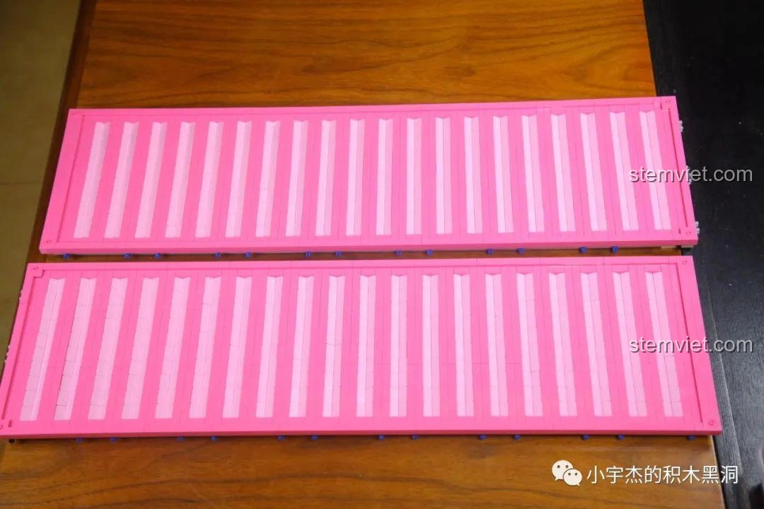 Thùng Container Hồng 1:10 YC-QC013 đã hoàn thành phần thân, sẵn sàng cho các chi tiết cuối cùng.