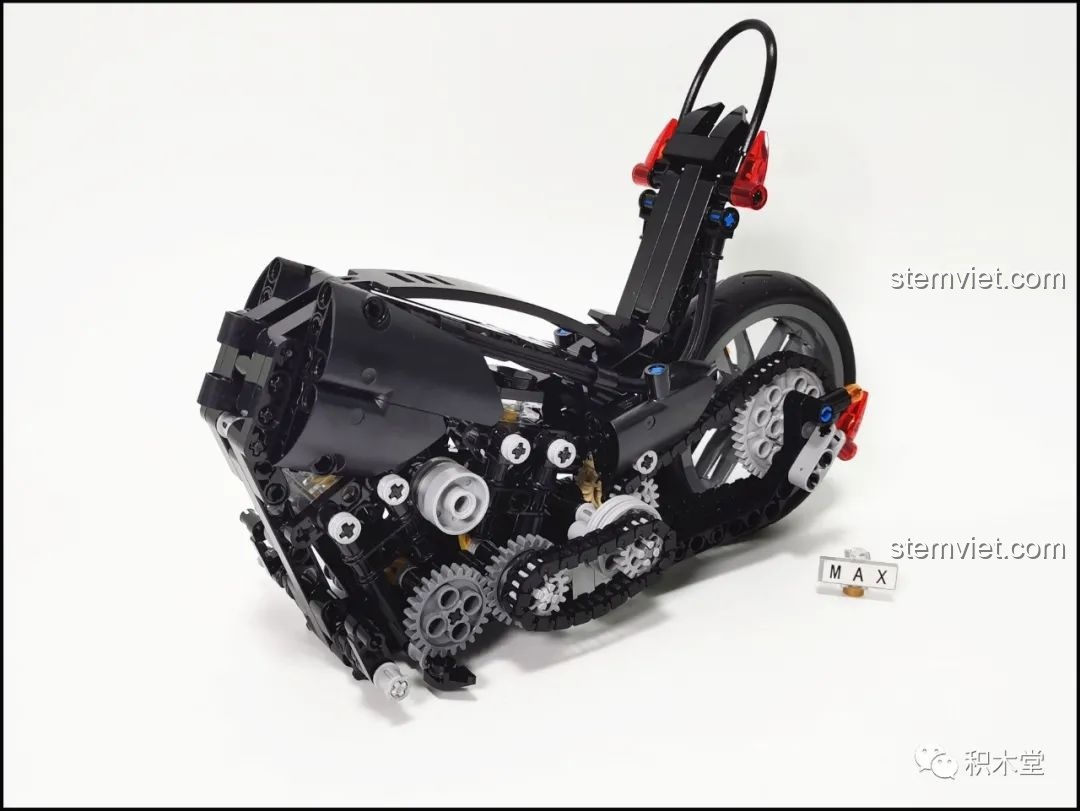 Thân xe Lucky Star 50024 Xe máy Harley Knuckle Chopper đã gần hoàn thiện.