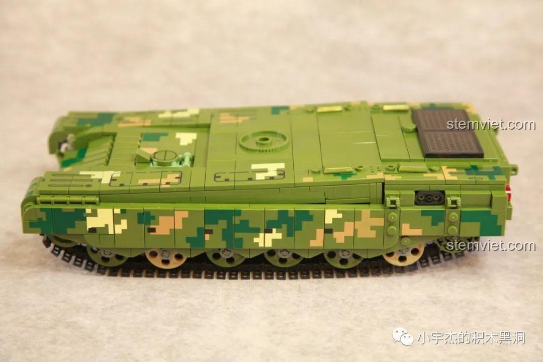 Thân xe tăng Type 99A được phủ lớp giáp rằn ri từ các chi tiết in sẵn, trông rất đẹp mắt.