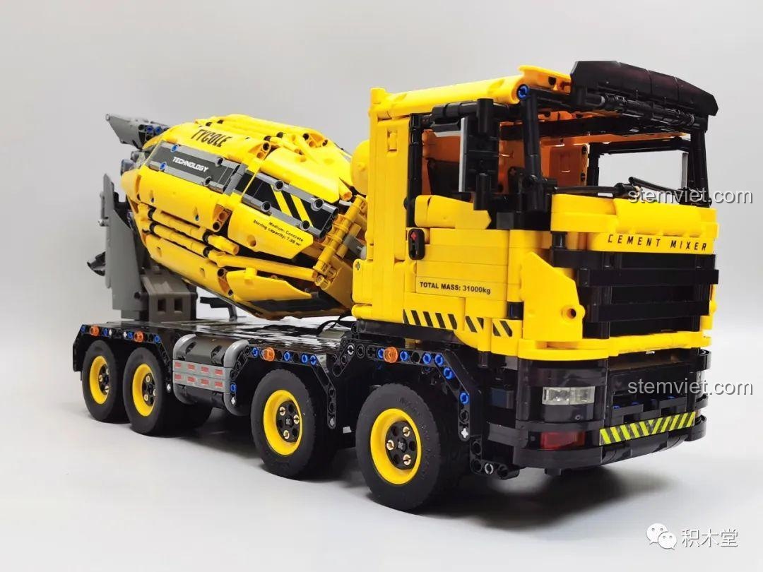 Thanh chắn bên hông xe của mô hình Xe Trộn Bê Tông Tycole T4005, chi tiết an toàn.