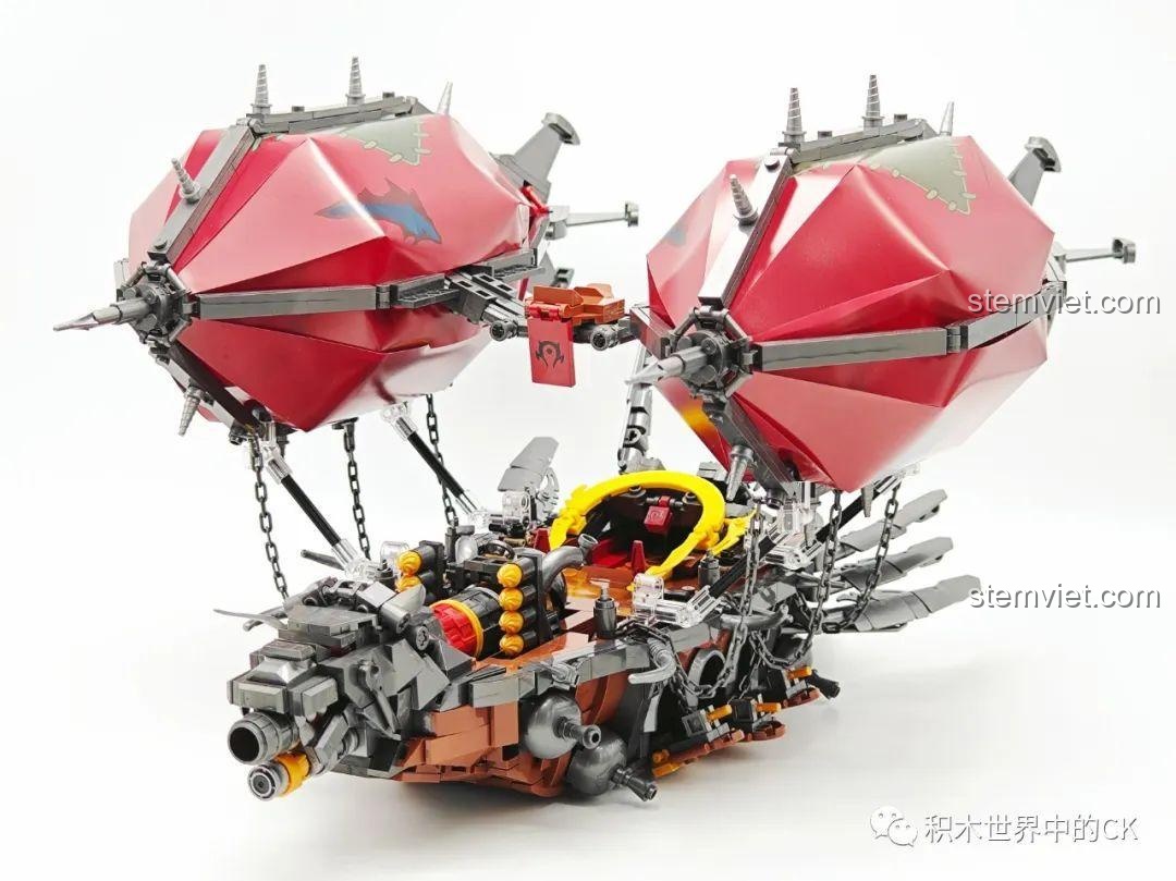 Toàn cảnh mô hình JIESTAR 58036 Chiến hạm Orgrim's Hammer sau khi hoàn thành, một tác phẩm ấn tượng.