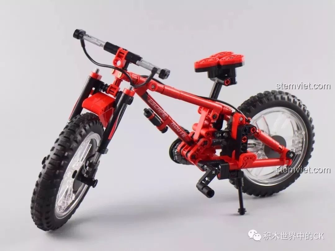 Mô hình Xe Đạp Địa Hình Sembo 703302 hoàn chỉnh, góc nhìn tổng thể, thiết kế đẹp mắt và chắc chắn.