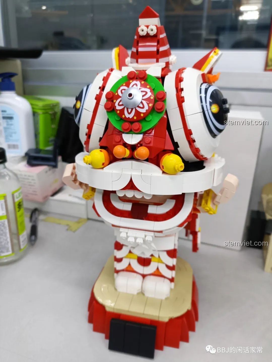 Mô hình Figure DOKI Đầu Lân Candy Buw hoàn chỉnh, một món đồ chơi trưng bày Tết ấn tượng.
