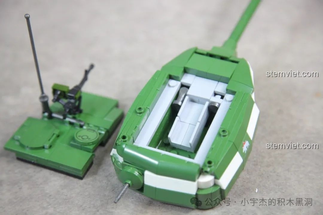 Tháp pháo hoàn chỉnh của xe tăng IS-2 với các chi tiết mới tạo hình dáng tròn trịa.