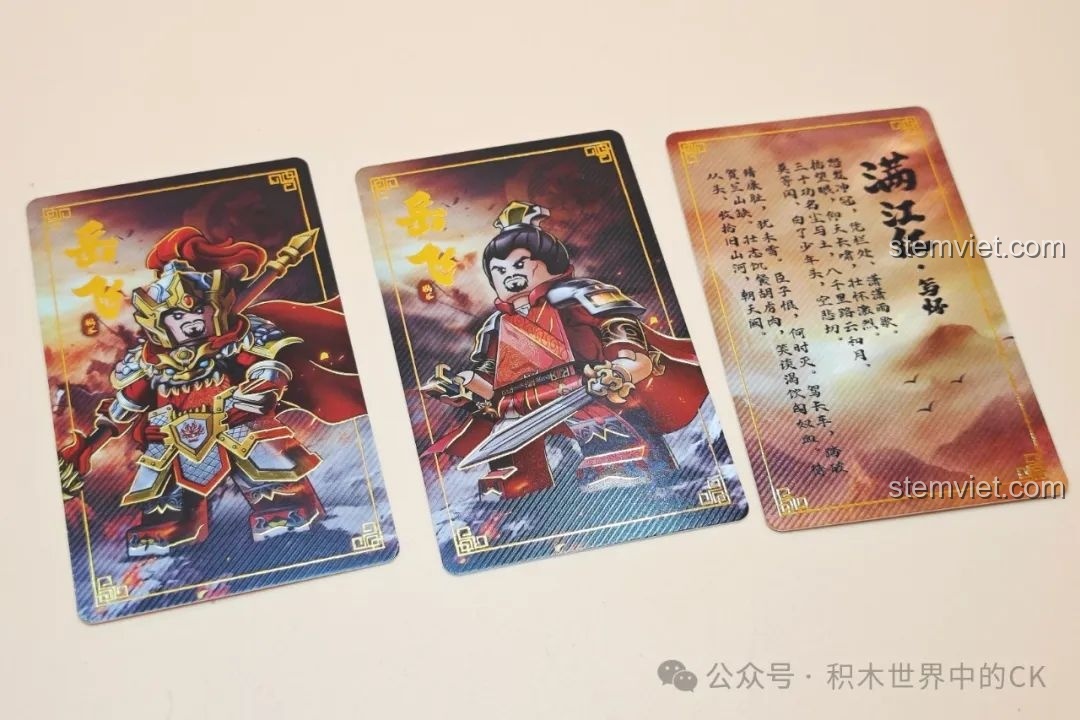 Ba thẻ bài sưu tầm đi kèm trong bộ đồ chơi mô hình Danh tướng Nhạc Phi cho con trai 8 tuổi, với hình ảnh nghệ thuật đẹp mắt.