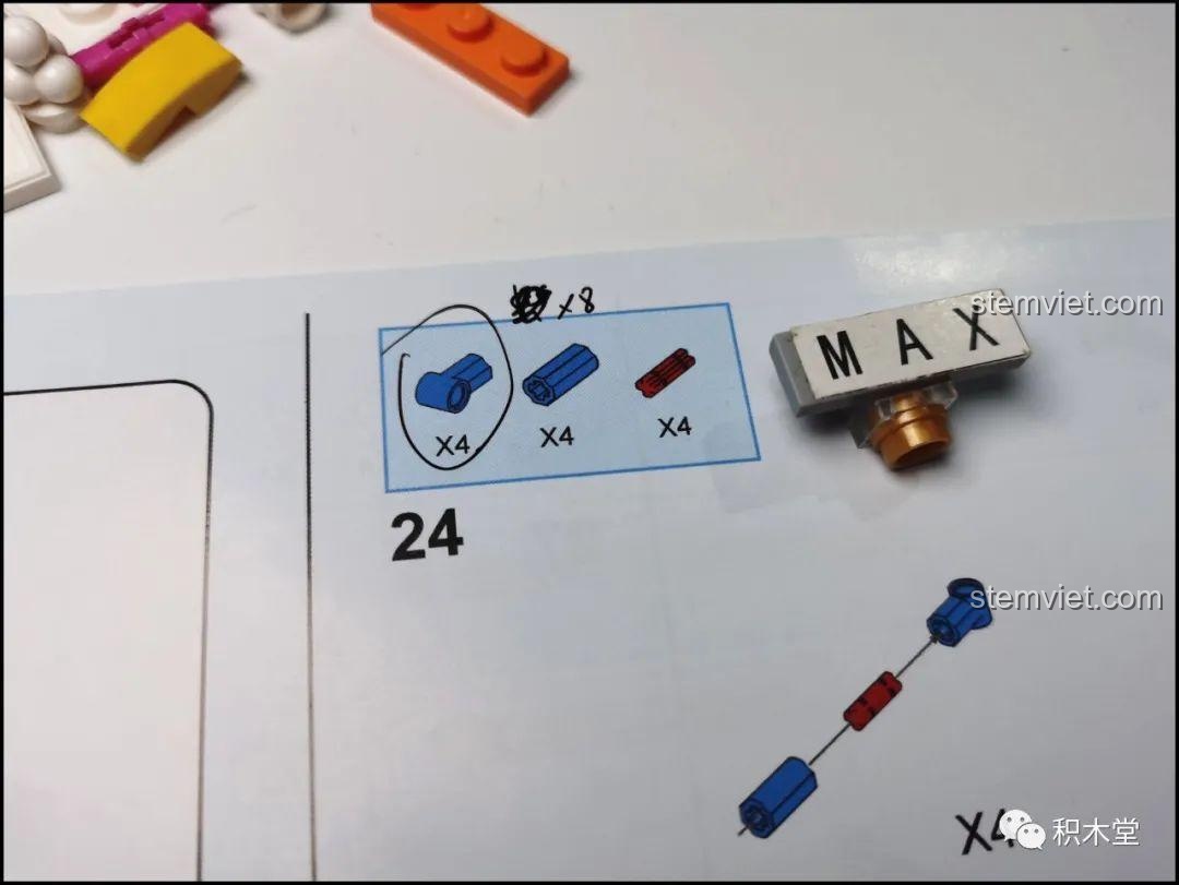 Hình ảnh minh họa các mảnh ghép bị thiếu trong sách hướng dẫn của bộ đồ chơi Yunri 66111 Mô Hình Vòng Quay Ferris Wheel, cần bổ sung.