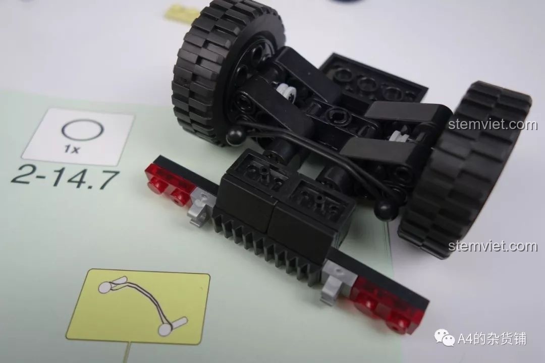 Thử thách khi lắp dây chun cho hệ thống treo của bộ lắp ráp Vua địa hình Unimog 3026.