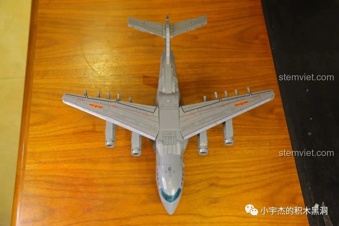 Toàn bộ mô hình máy bay vận tải quân sự Vận-20 SEMBO 202130 cùng minifigures và xe bọc thép