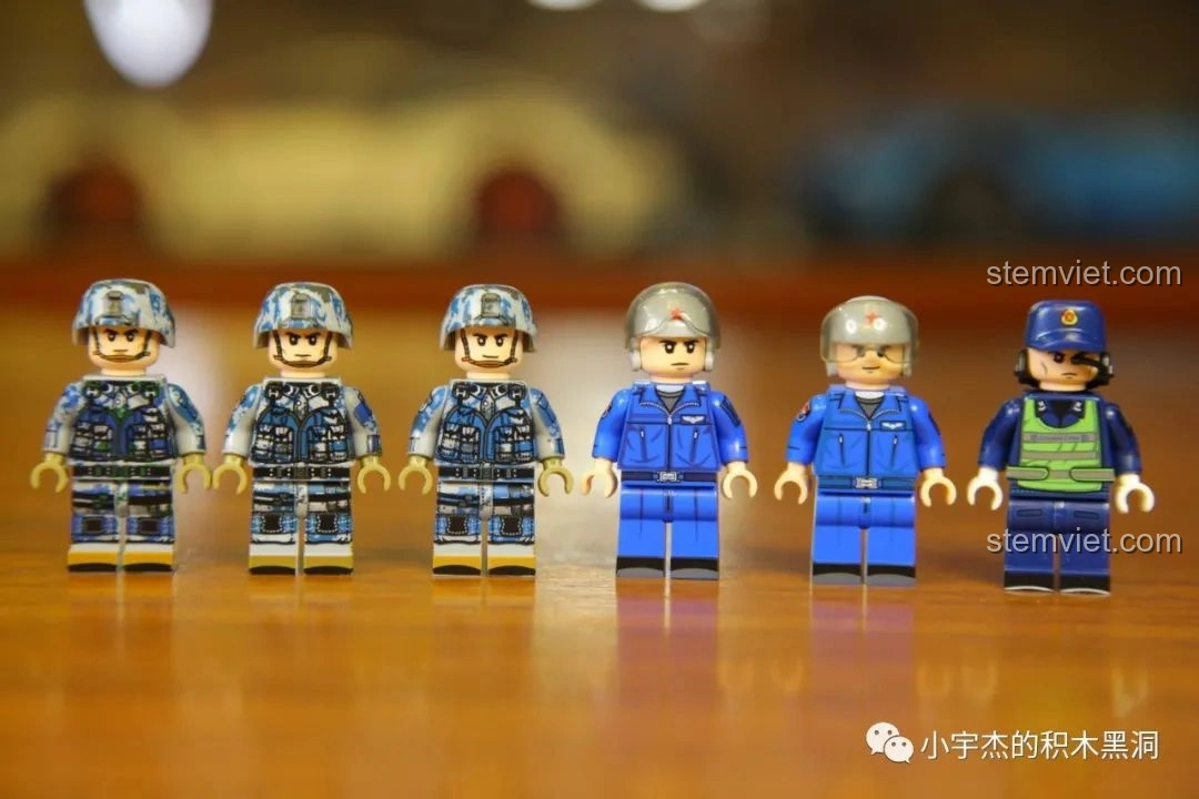 Toàn bộ 6 minifigures đi kèm bộ lắp ráp Máy bay vận tải quân sự Vận-20 SEMBO 202130