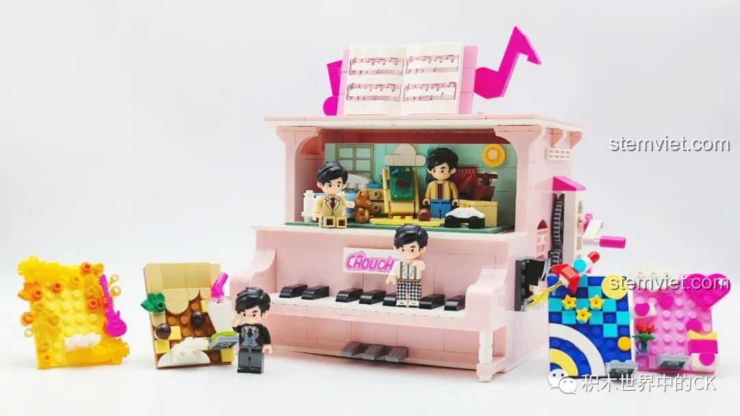 Toàn bộ sản phẩm Keeppley DZ0155 bao gồm đàn piano, minifigures và đế trưng bày.