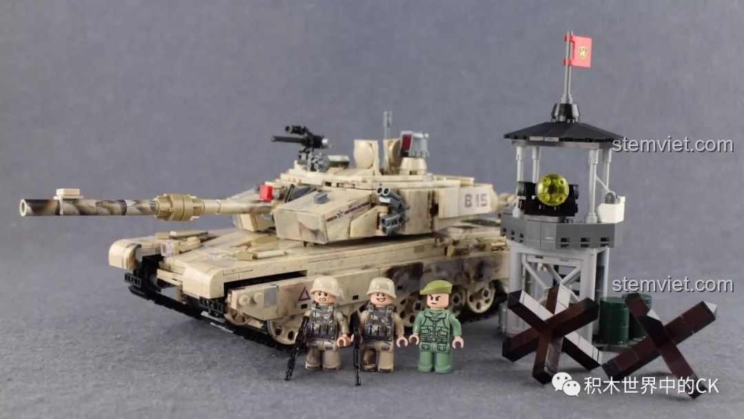 Toàn bộ sản phẩm của bộ Xingbao XB06021 gồm xe tăng Type 99, chòi canh và 4 minifigure được trưng bày.