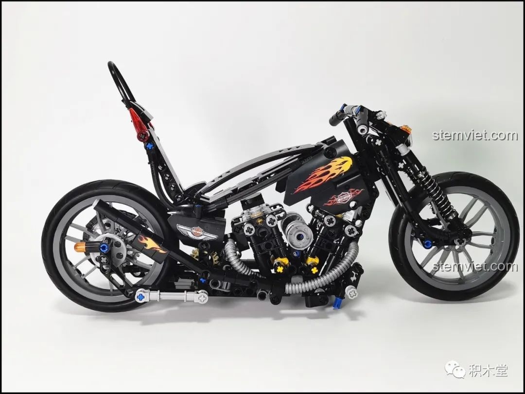 Góc nhìn bên trái của bộ lắp ráp Xe mô tô chopper cổ điển Lucky Star giá bình dân.