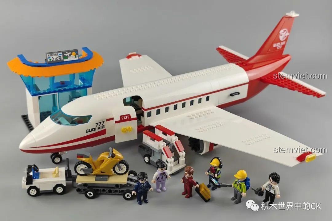 Toàn cảnh bộ đồ chơi Máy bay chở khách Gudi Air 777 10503, bao gồm máy bay, đài không lưu, xe và 6 minifigures.