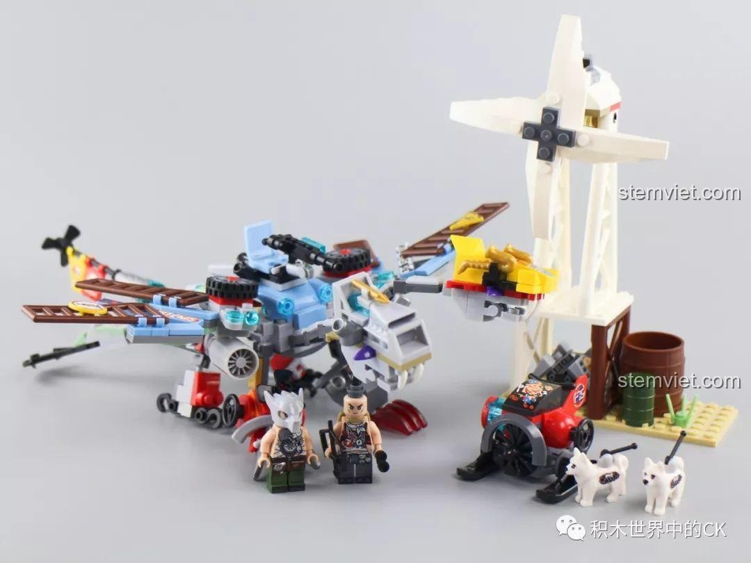 Toàn cảnh bộ lắp ráp Winner 8056 sau khi hoàn thành, bao gồm rồng máy, 2 minifigures và các mô hình phụ.