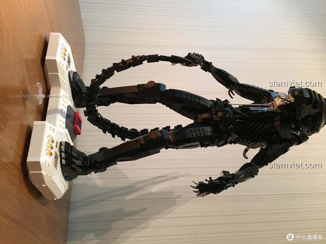 Toàn cảnh đồ chơi xây dựng Mô hình Quái vật không gian Alien Xenomorph đã hoàn thành, cao 50cm và rất hoành tráng.