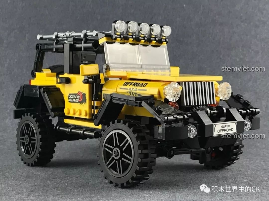 Toàn cảnh chiếc xe Jeep địa hình Xingbao XB-03024 sau khi lắp ráp, một món đồ chơi xếp hình đáng tiền cho bé.