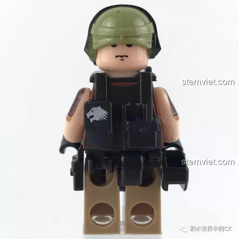 Tổng hợp 4 minifigure và 4 cảnh quan nhỏ của bộ lắp ráp Chiến trường sinh tồn LELE 36020, tạo nên một chiến trường hoàn chỉnh.