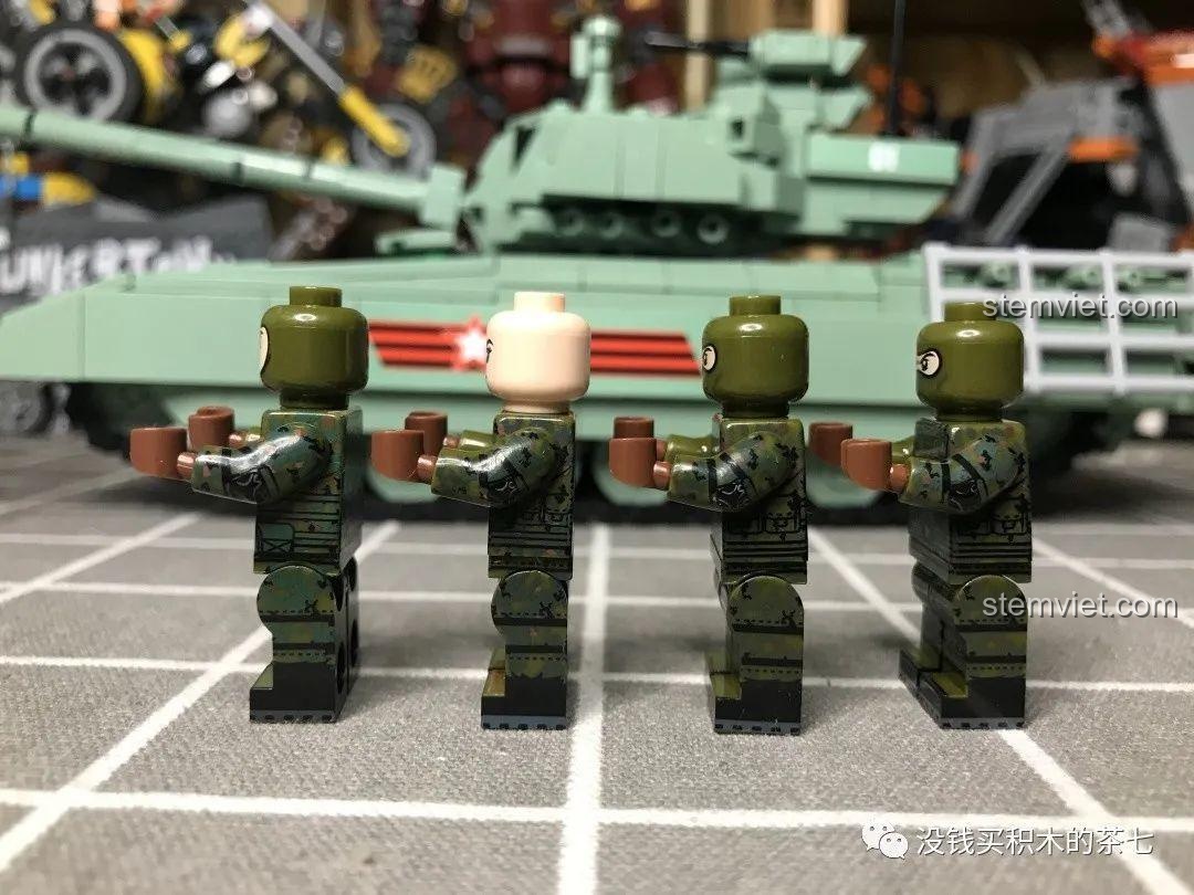 Mô hình xe tăng T-14 Armata Jiazhi 0101 hoàn chỉnh với nòng pháo hướng lên, rất uy lực.