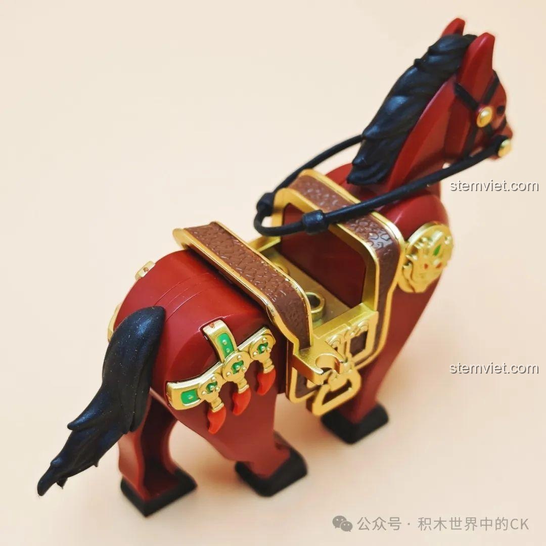 Góc nhìn khác của mô hình ngựa Xích Thố, bộ lắp ghép Tam Quốc Tiểu Hiệp: Quan Vũ Đơn Đao Phó Hội.