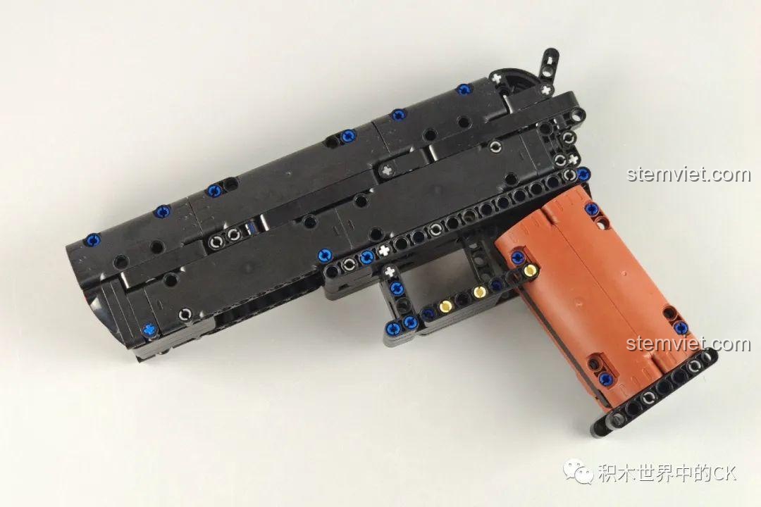 Tổng thể mô hình Súng đồ chơi Desert Eagle 6005 sau khi lắp ráp, một món quà ý nghĩa cho bé trai.